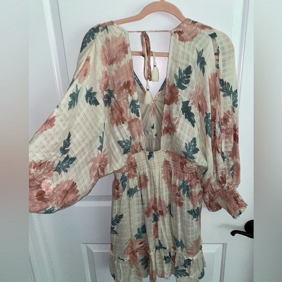 VICI cream floral dress - Picture 4 of 7